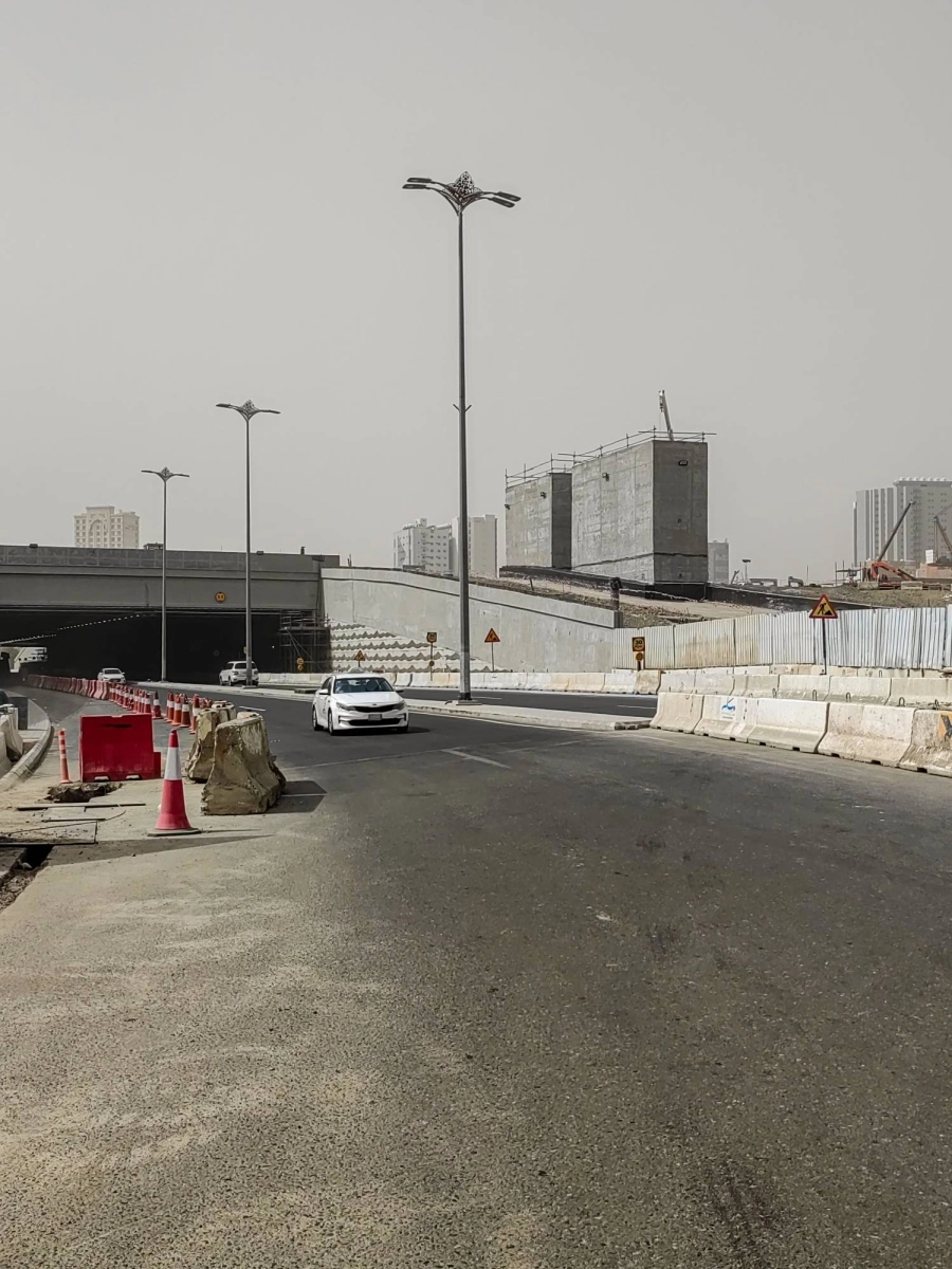 أحد الأنفاق في حي الرصيفة بالعاصمة المقدسة بعد افتتاحه أخيرا ضمن مشروعات تطويرية يجري افتتاحها قبل حج هذا العام.
