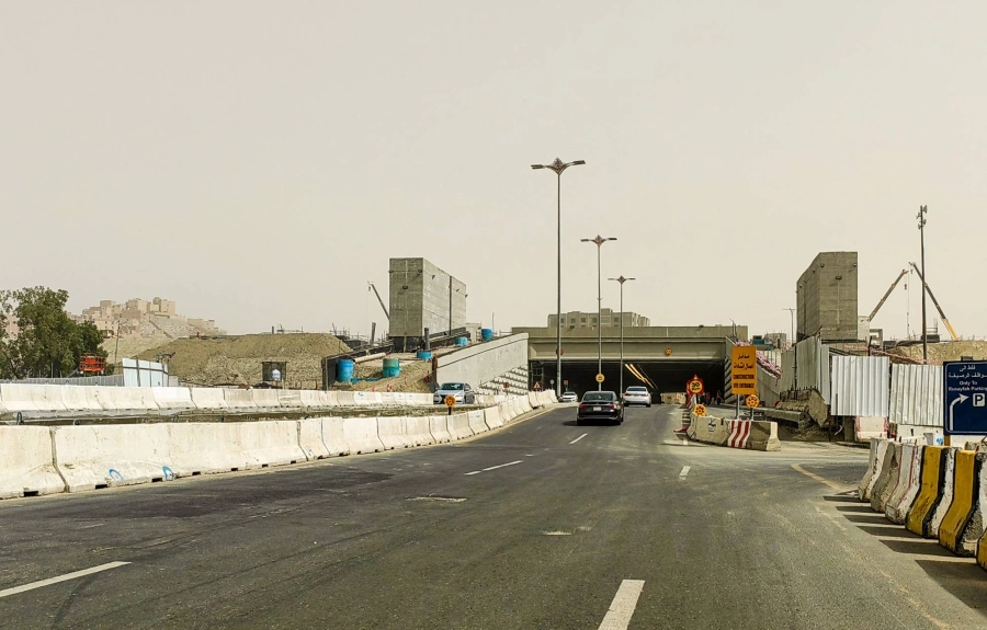 أحد الأنفاق في حي الرصيفة بالعاصمة المقدسة بعد افتتاحه أخيرا ضمن مشروعات تطويرية يجري افتتاحها قبل حج هذا العام.
