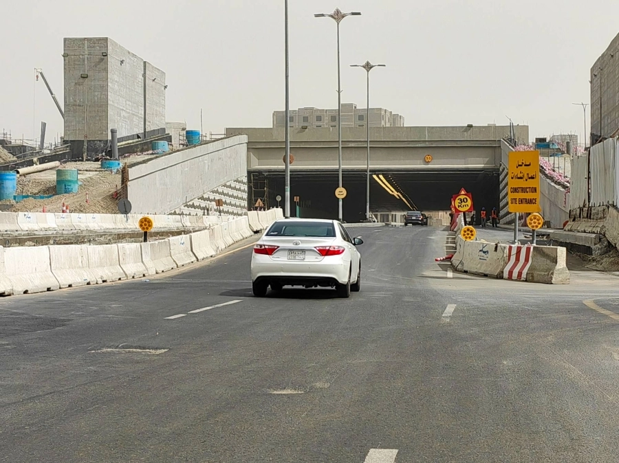 أحد الأنفاق في حي الرصيفة بالعاصمة المقدسة بعد افتتاحه أخيرا ضمن مشروعات تطويرية يجري افتتاحها قبل حج هذا العام.
