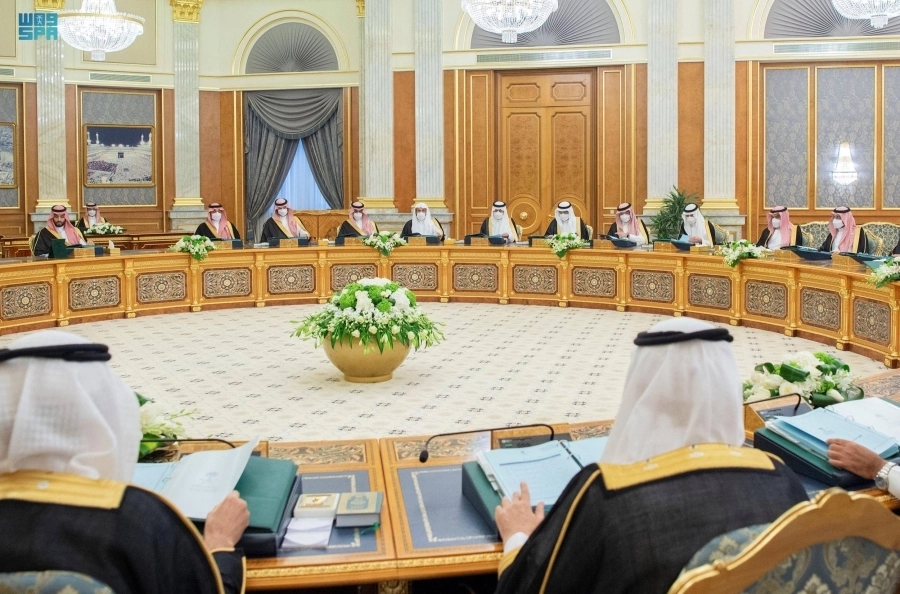 خادم الحرمين مترئسا جلسة مجلس الوزراء أمس (واس) 