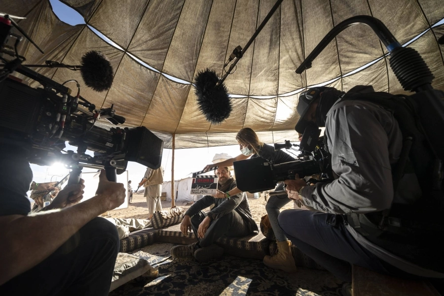 خلال تصوير فيلم "قندهار" في العلا (مكة)