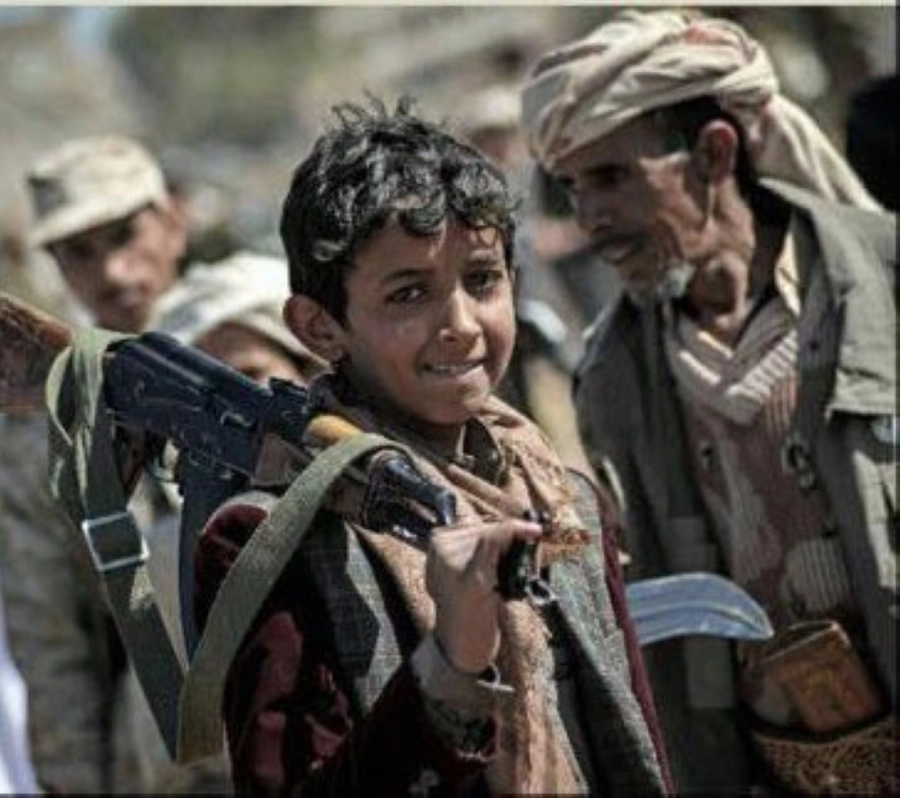 طفل يمني دفع به الحوثيون إلى المعركة (أسوشييتد برس)