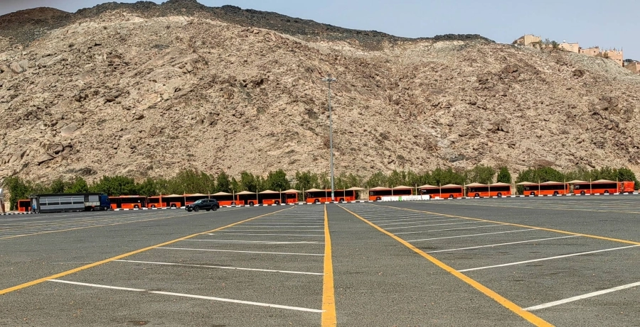 مواقف كدي في مكة المكرمة تتهيأ لاستقبال حجاج بيت الله الحرام عبر باصات جديدة مكيفة، ونقلهم من وإلى المسجد الحرام.
