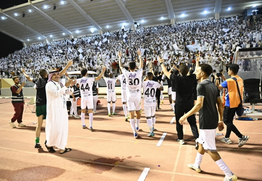 






جماهير الطائي تحتفل بفوز فريقها على الاتحاد