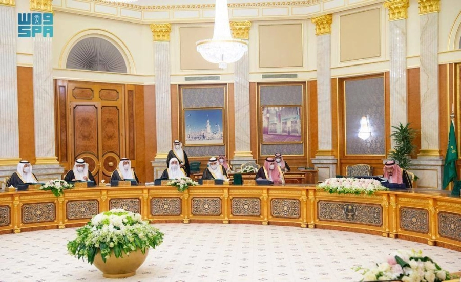 






 خادم الحرمين لدى ترؤسه جلسة مجلس الوزراء أمس في جدة                                                                      (واس)