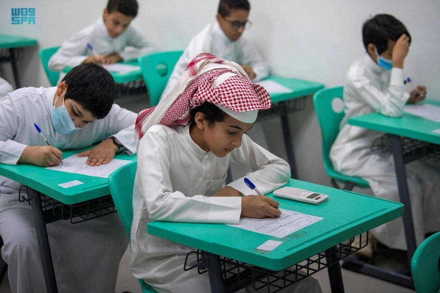 6 ملايين طالب وطالبة يؤدون اختبارات الفصل الدراسي الثالث للمرة الأولى منذ إنشاء وزارة المعارف عام 1373هـ.    