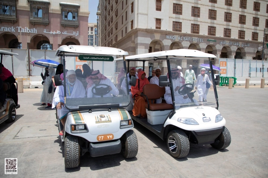  نقل الزوار من مداخل الساحات الغربية الجديدة إلى ساحات المسجد النبوي