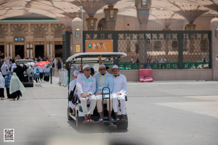  نقل الزوار من مداخل الساحات الغربية الجديدة إلى ساحات المسجد النبوي