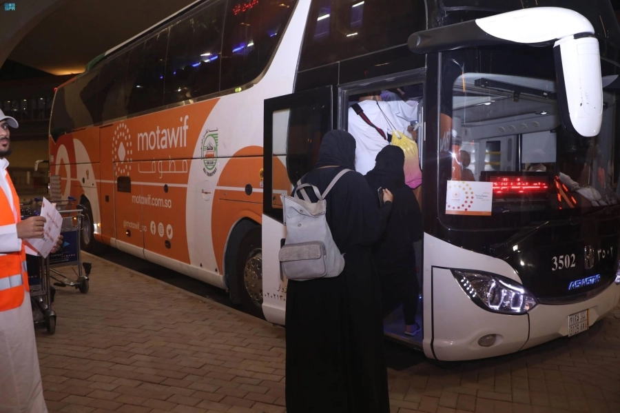 






إحدى حافلات نقل الحجاج خلال وصولها