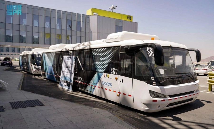 



الحافلات بعد تدشينها                                                                        (مكة)