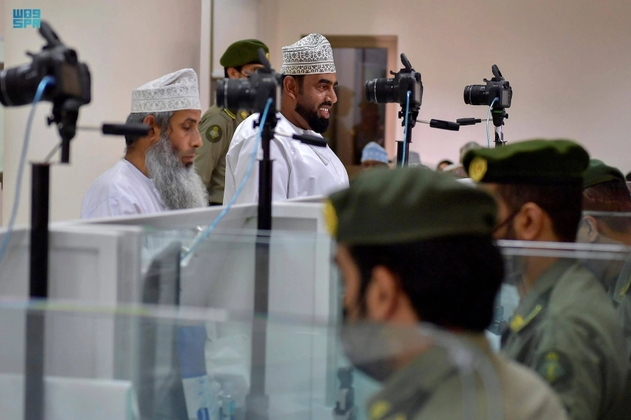 الجوازات تنهي إجراءات حجاج سلطنة عمان  (مكة)