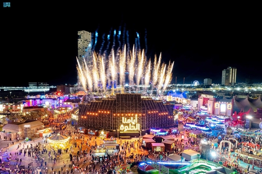 



جماهير غفيرة توافدت على فعاليات موسم جدة                                                         (مكة)