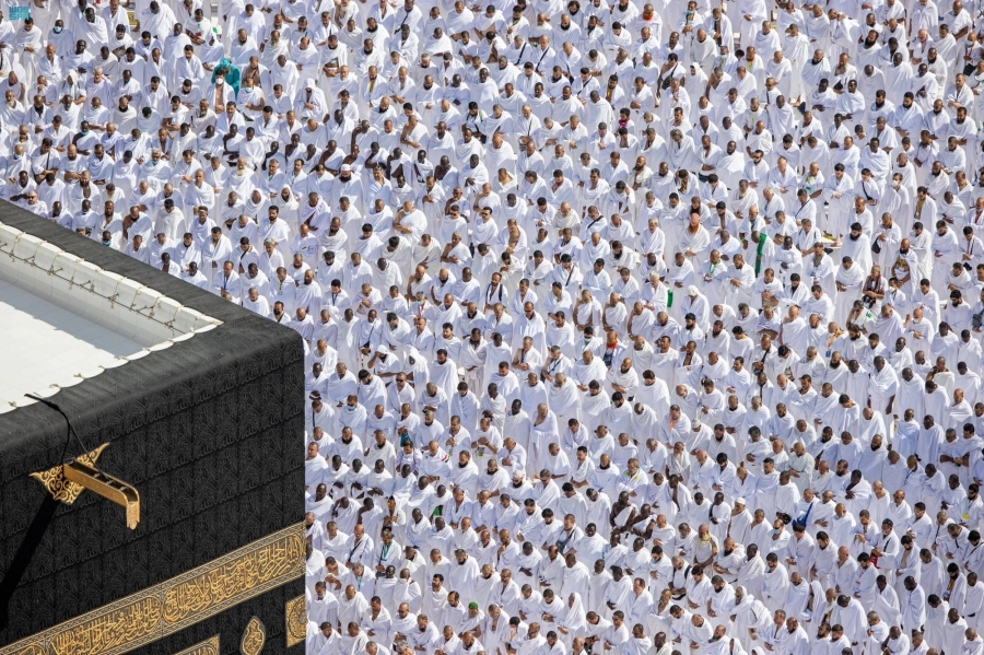 في أجواء روحانية، ووسط تنظيم الجهات المسؤولة، أدى ضيوف الرحمن صلاة العصر أمس في الحرم المكي الشريف بكل يسر.
