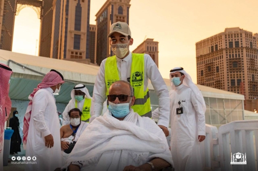 






جانب من مساعدة الحجاج