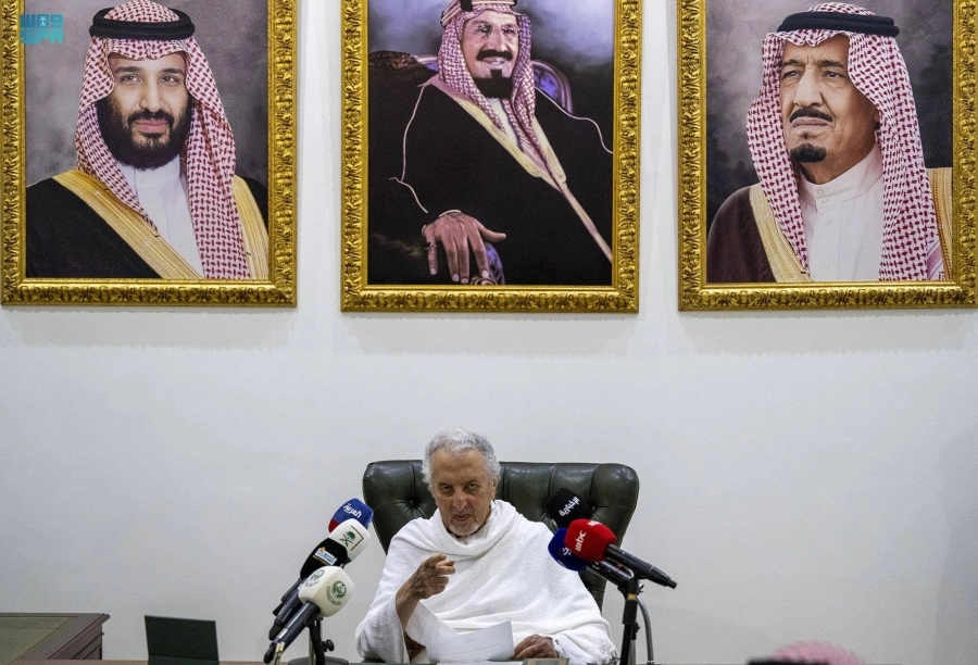 خالد الفيصل متحدثا في المؤتمر الصحفي من مشعر منى (مكة) 