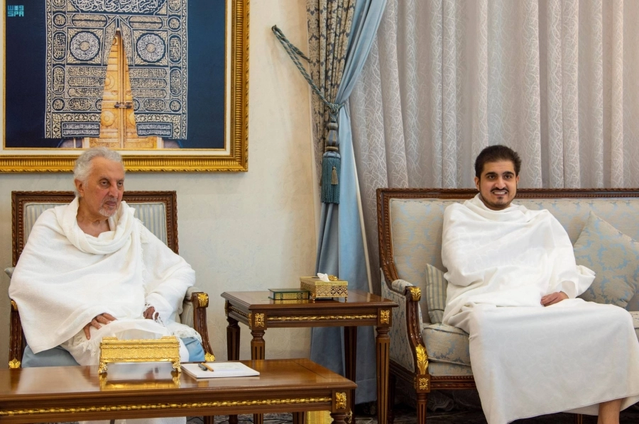 






أمير مكة ونائبه لدى وصولهما مشعر منى