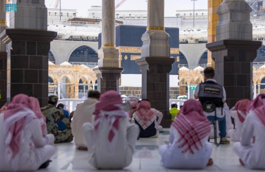 






مصلون في المسجد الحرام                           (واس)