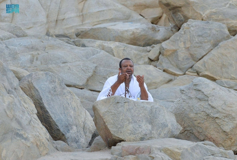 حجاج على جبل عرفات                 (واس)