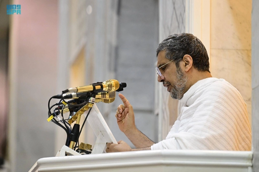 






العيسى يلقي خطبة عرفة في مسجد نمرة              (مكة)