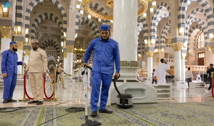 






من أعمال النظافة بالمدينة المنورة                                            (مكة)