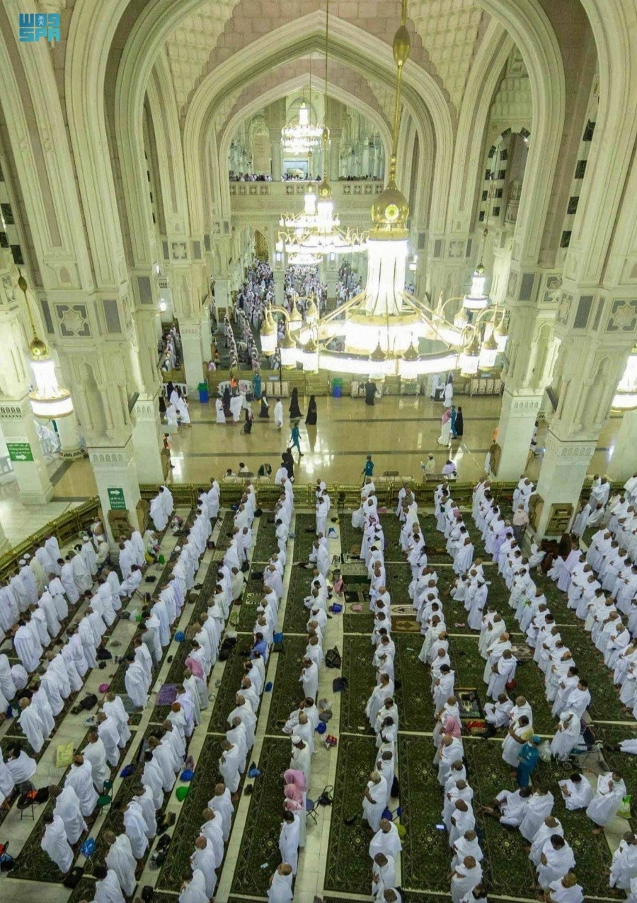  صلاة الجمعة داخل المسجد النبوي (مكة)