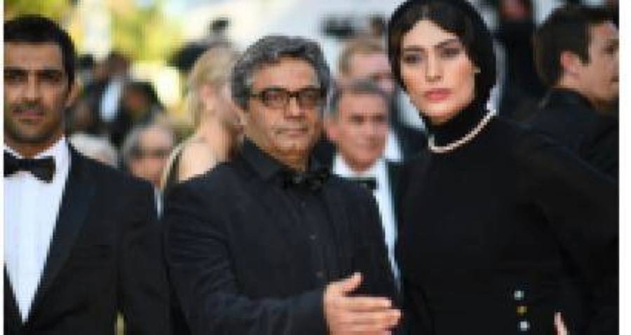 محمد رسولوف بعد حصوله على إحدى الجوائز