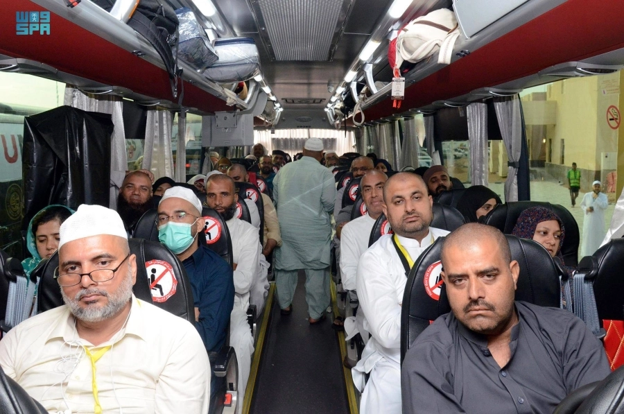 






من وصول الحجاج إلى المدينة المنورة                                                          (مكة)