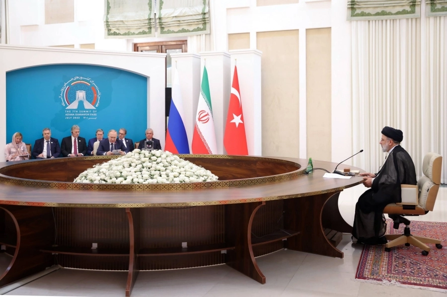 






إبراهيم رئيسي وفلاديمير بوتين في قمة الأستانا                                                (د ب أ)