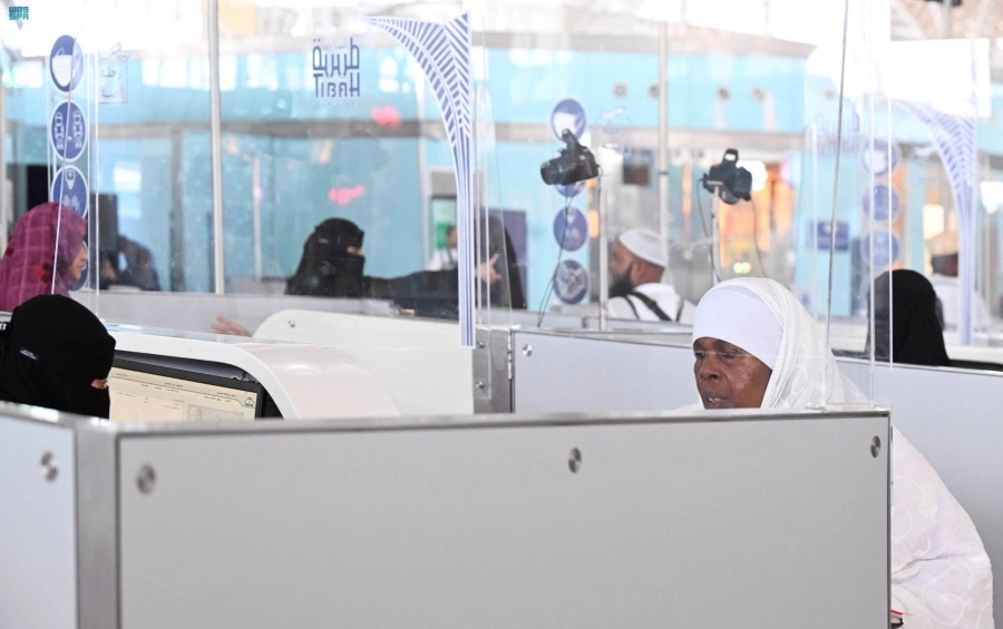 من مغادرة ضيوف الرحمن عبر مطار الأمير محمد بن عبدالعزيز الدولي بالمدينة المنورة، بعد أدائهم مناسك الحج وزيارة مسجد الرسول - صلى الله عليه وسلم - والصلاة فيه.
