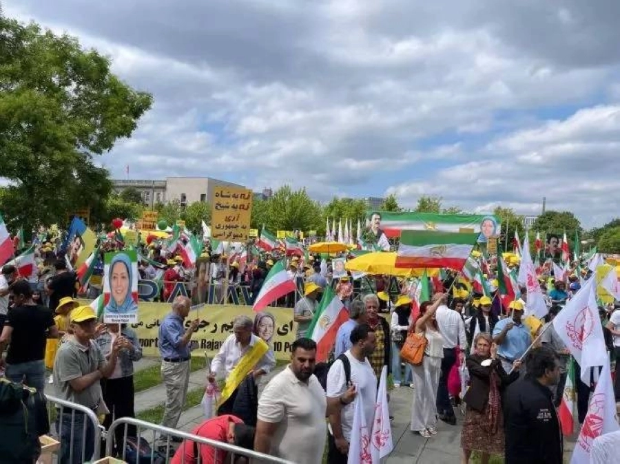 المتظاهرون يحتجون على نظام الملالي (مكة)