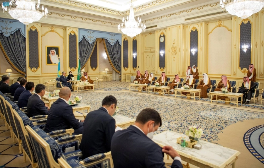 الأمير محمد بن سلمان وقاسم توكاييف خلال جلسة المباحثات                                    (واس) 