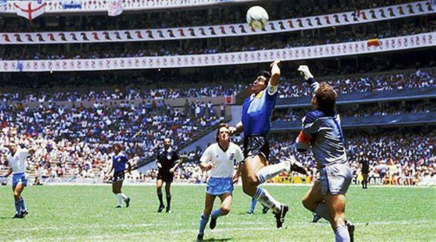 






هدف مارادونا الشهير