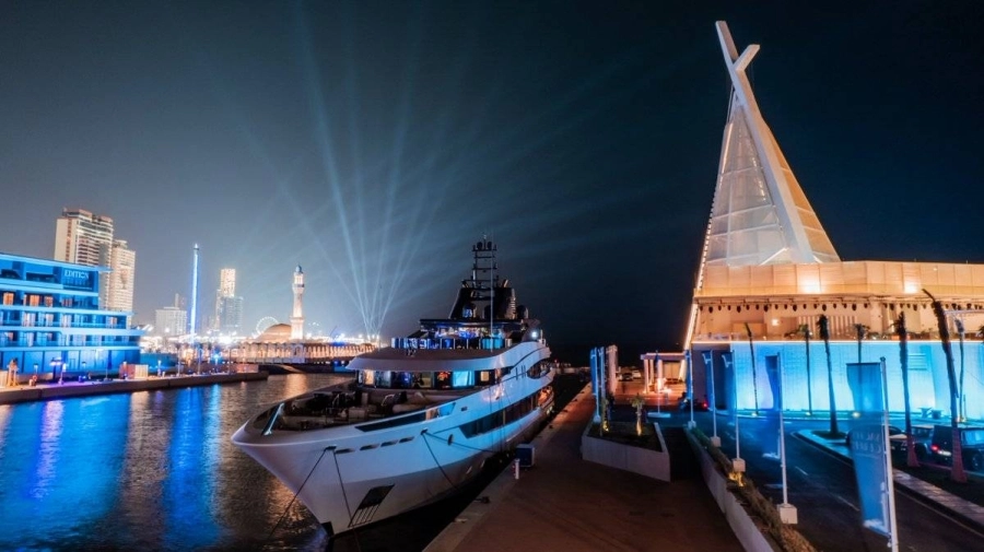 البحر يعكس الأجواء الخلابة في نادي جدة لليخوت ضمن فعاليات «أيامنا الحلوة مستمرة» (مكة)
