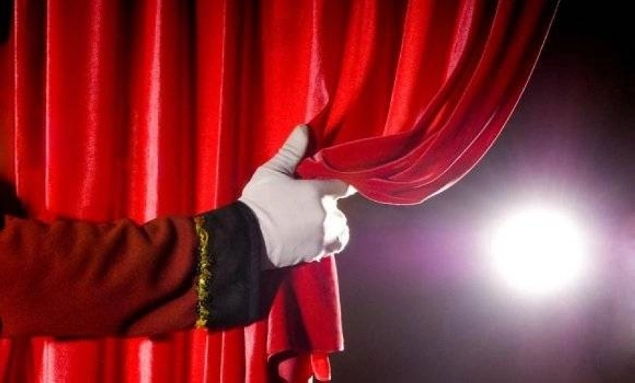 






هل تشرق شمس المسرح من جديد؟