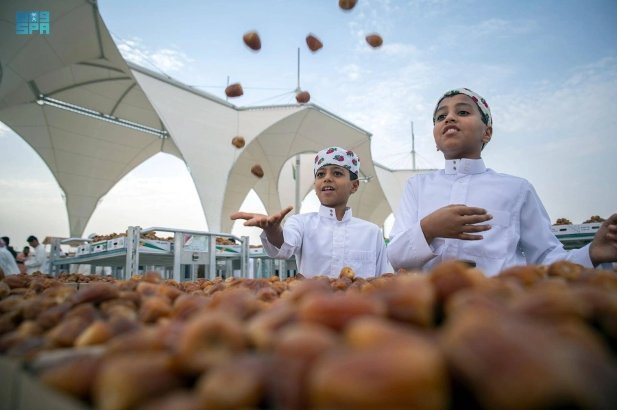 



من مزادات التمور                                                                            (مكة)