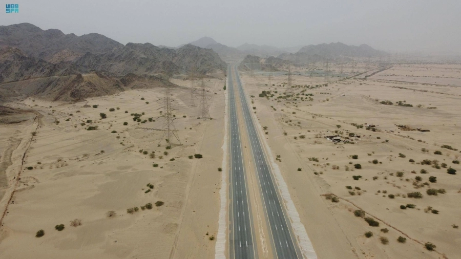 






الطريق يختصر الرحلة بين جدة ومكة                       (مكة)