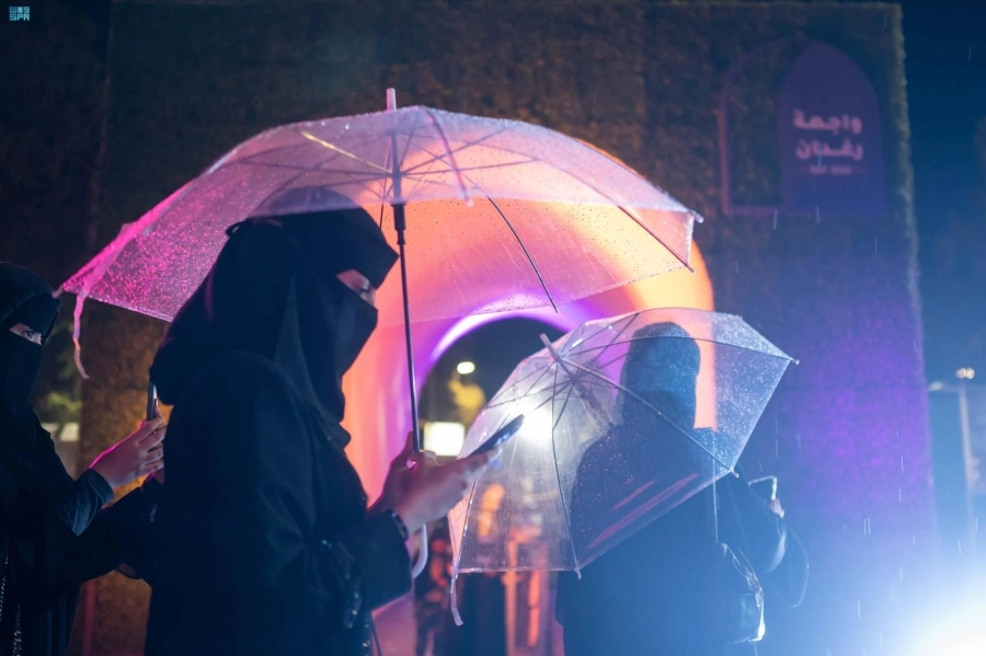 تستقبل فعالية واجهة رغدان بمنطقة الباحة زوارها بالعروض الشائقة والبرامج المتنوعة والتجارب الجديدة، حيث تأتي هذه الفعالية التي ينظمها مجلس شباب المنطقة ضمن فعاليات الصيف لهذا العام.
