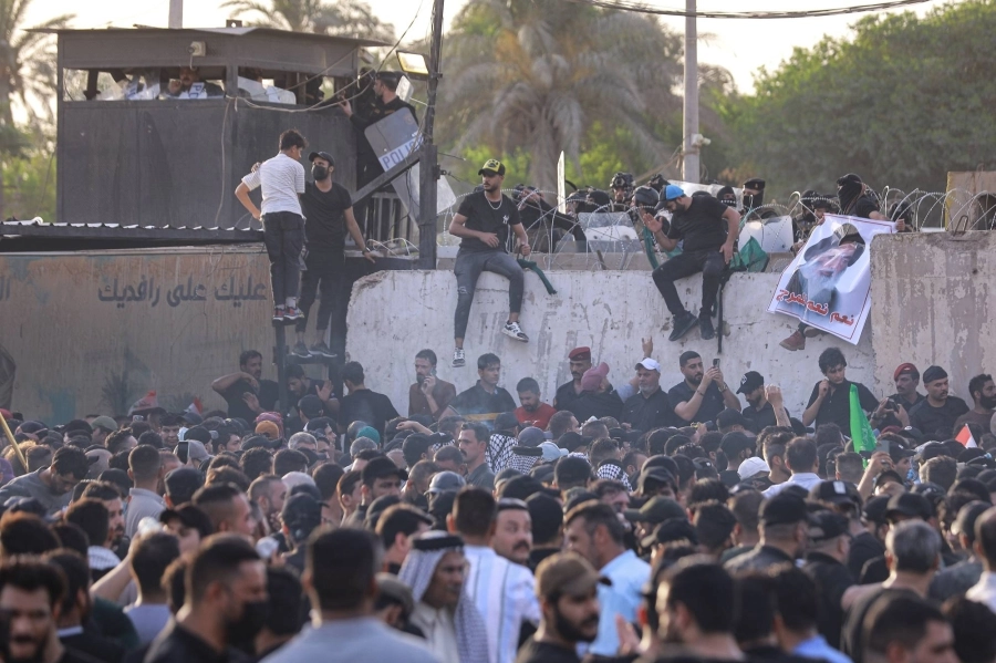 



 عراقيون يتظاهرون في أحد الشوارع                            (مكة)