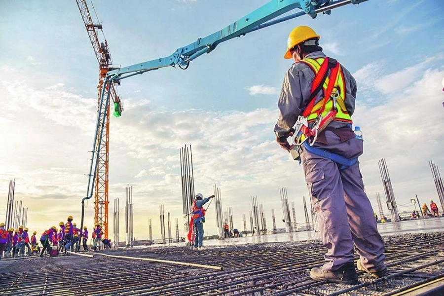  الاهتمام بالسلامة المهنية خفض حوادث العمل (مكة)  