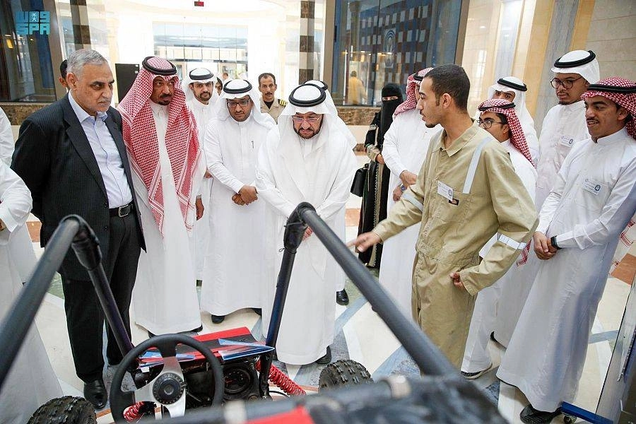 من تصاميم طلاب الجامعة (مكة) 