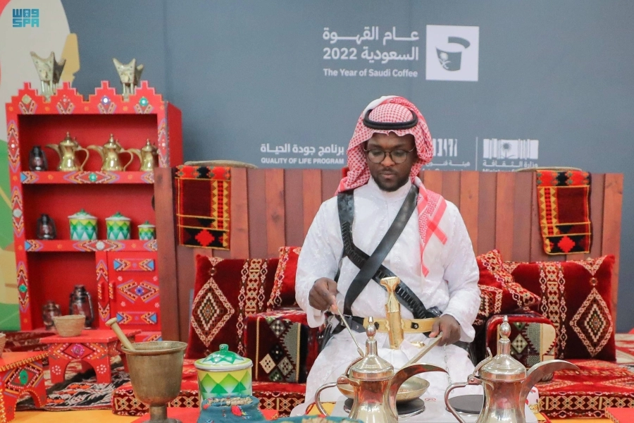 أحد المشاركين في مهرجان التمور (مكة)