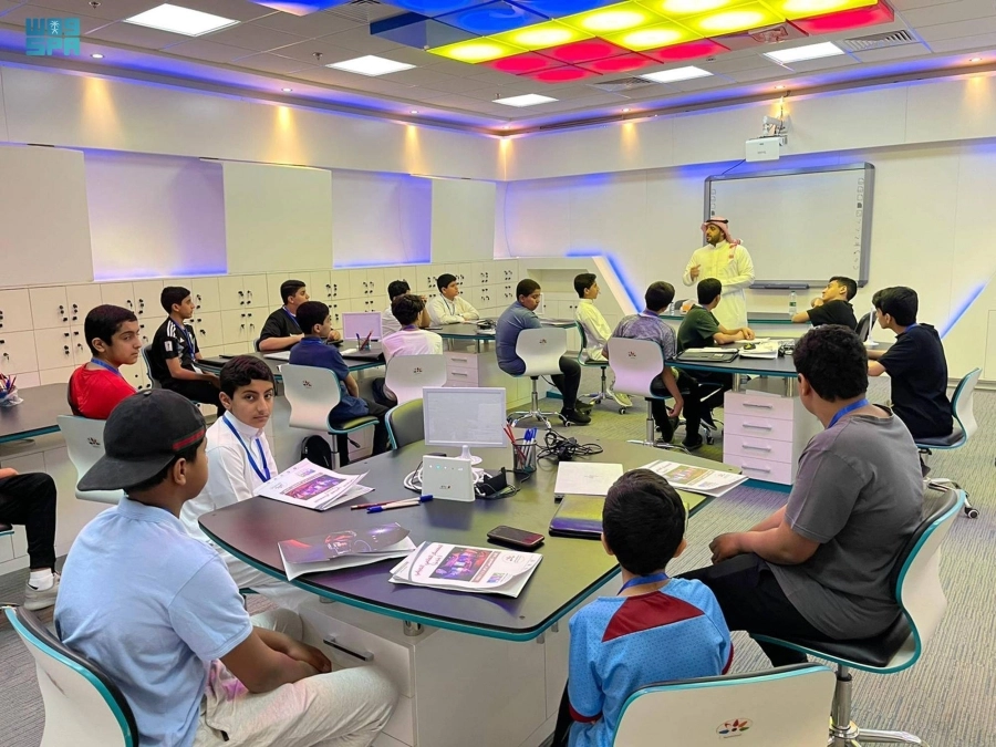 



الطلاب داخل المعسكر                                  (مكة)