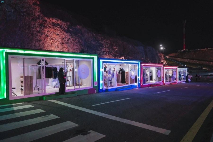 






من الأنشطة والعروض الترفيهية