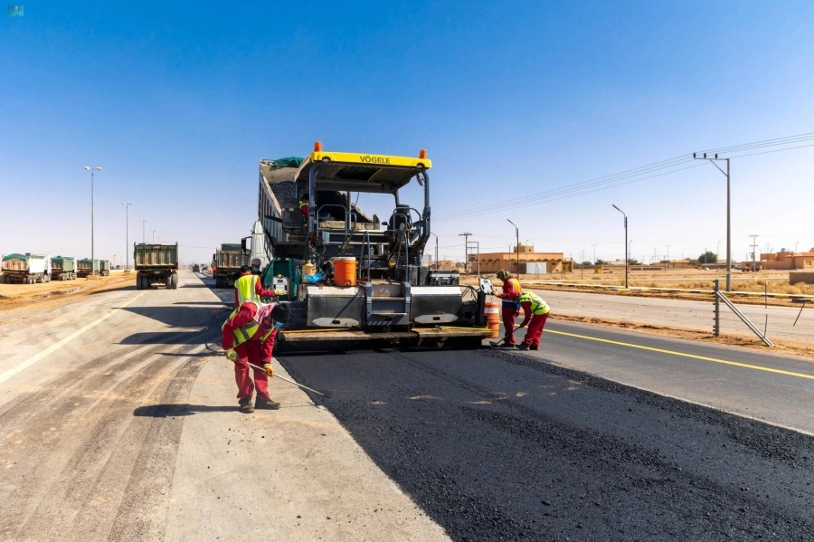 






آليات خلال صيانة أحد الطرق                                                         (مكة)