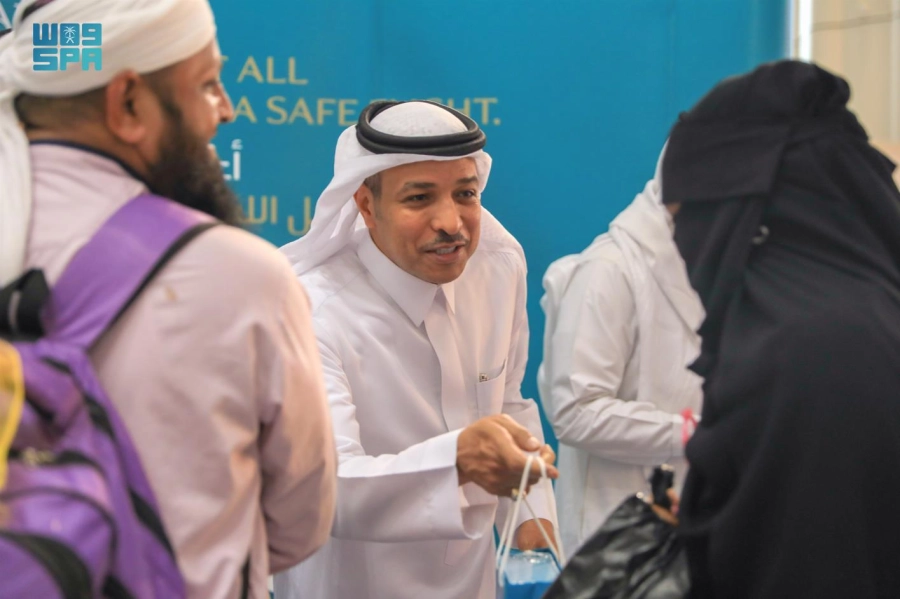 الحجاج لدى مغادرتهم أمس (مكة)