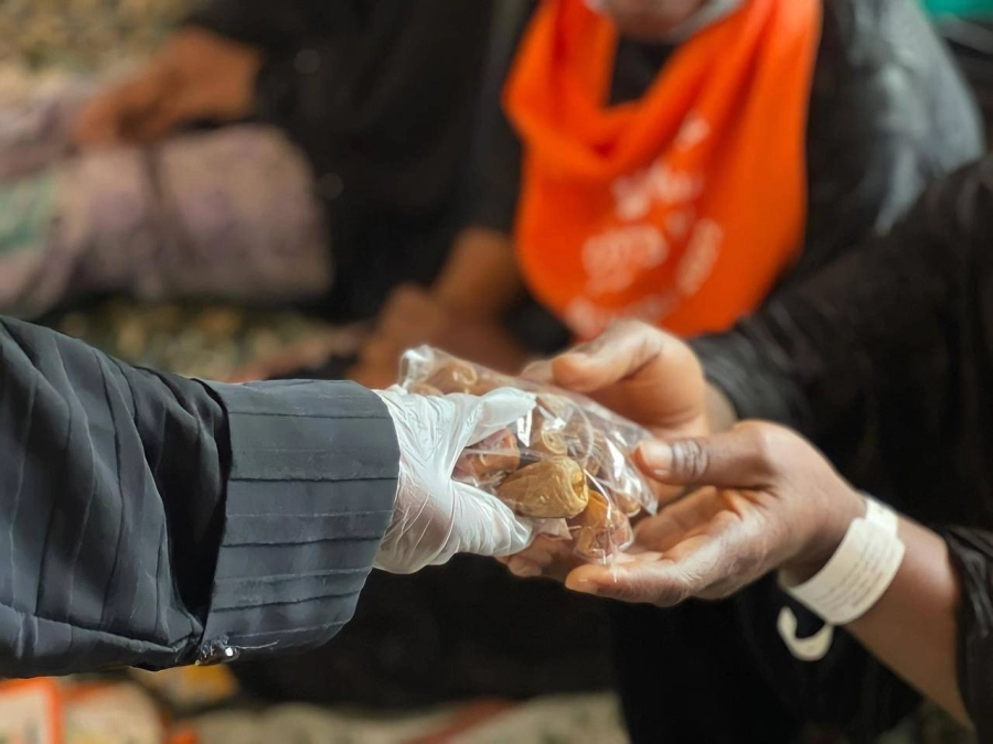 






من توزيع الوجبات على قاصدات المسجد الحرام                          (مكة)