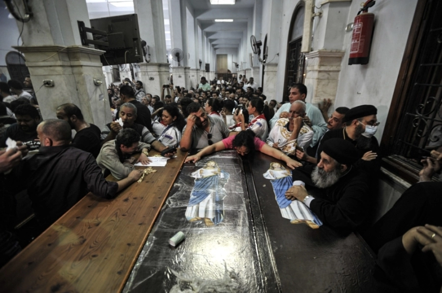 






حالة حزن داخل كنيسة أبو سيفين