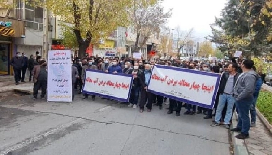 






إيرانيون يحتجون بسبب نقص المياه