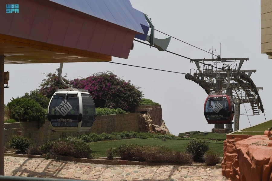 






تلفريك الهدا                                                                (مكة)