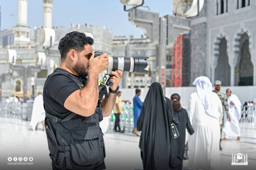 






مصور يوثق مشهدا بالمسجد الحرام  (مكة)